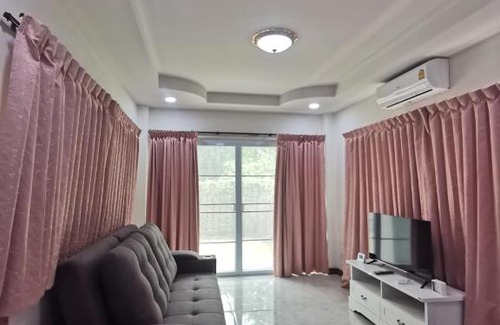 Nong Phueng House | เชียงใหม่ บ้านสันติสุข