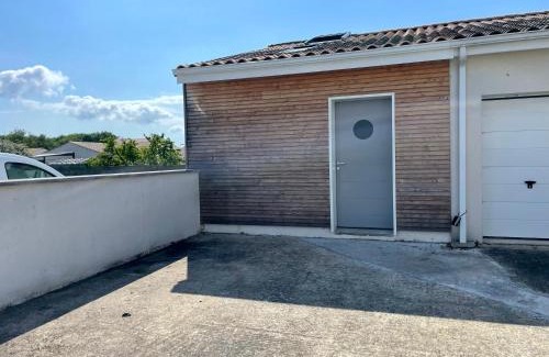 Saint-Medard-d'Aunis Apartment | ღ Les Lauriers Roses - Calme, Terrasse & Parking