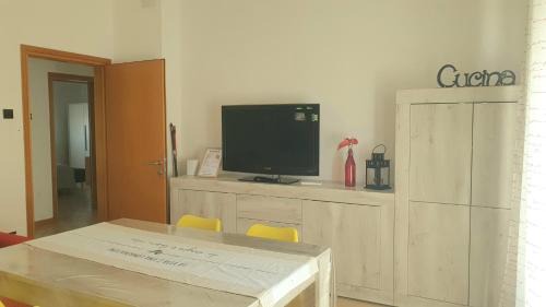 Imola Apartment | ᑢᗩSᗩ ᘻᗩᖴᗩᒪᗪᗩ zona stazione - centro con parcheggio interno