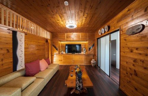 Ueno Villa | 『てぃぐまの宿』地平線まで見渡せる圧巻の屋外テラスビュー!300余年の歴史ある壺屋焼がご堪能出来る宿
