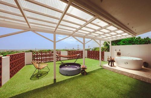 Ueno Villa | 『てぃぐまの宿』地平線まで見渡せる圧巻の屋外テラスビュー!300余年の歴史ある壺屋焼がご堪能出来る宿
