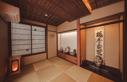 Ueno Villa | 『てぃぐまの宿』地平線まで見渡せる圧巻の屋外テラスビュー!300余年の歴史ある壺屋焼がご堪能出来る宿