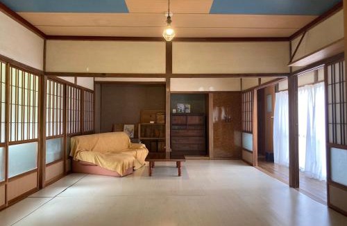Goto House | なるのいえ 港から徒歩1分 サウナと広々リビングの宿byしまいろ