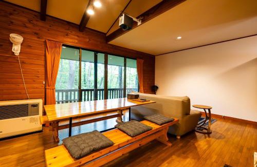 Tsumagoi House | クラレンス-森の中でBBQと4Kプロジェクターが楽しめる北軽井沢の貸切Villa-