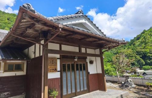 Shikokuchuo House | ゲストハウス こごみ庵