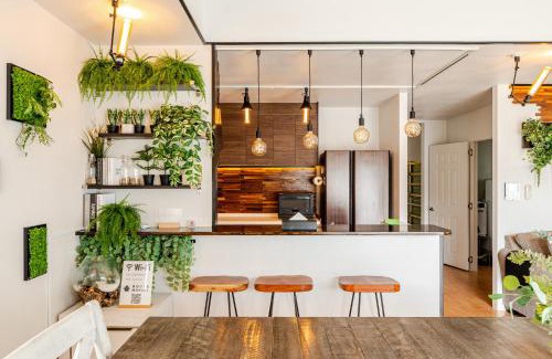 Tokeshi Apartment | ビリヤード ダーツ 卓球 バーベキュー キッズルーム 4寝室ダブルベッド8台 最大16人 200平米の大きな一軒家