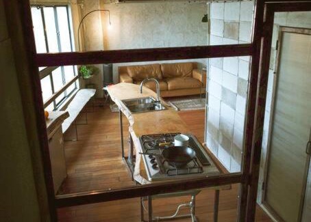 Chuo Ward House | ホテルニューハイオク:神戸駅4分/1棟貸し/リノベーションRC/Bed5台 (開放的なアート空間)