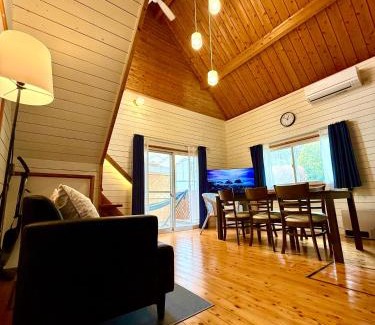 Kusu House | 一棟まるっと温泉別荘 天井高7ｍ 50インチ映画見放題 屋根付BBQ 街まで車7分 湯布院30分 アニメ聖地10分