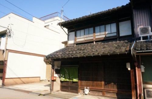 Takaoka Apartment | （一棟貸切）町家体験ゲストハウス「ほんまちの家」〜高岡市の伝統的な古民家～