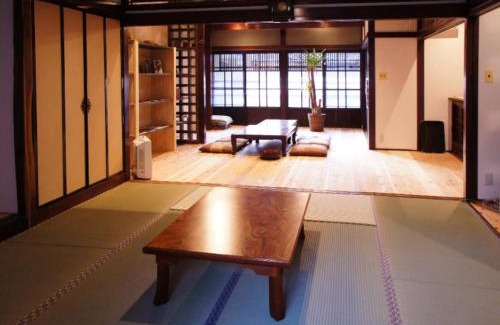 Takaoka Apartment | （一棟貸切）町家体験ゲストハウス「ほんまちの家」〜高岡市の伝統的な古民家～
