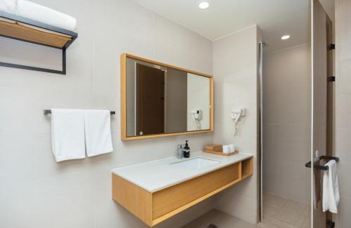 Jinshan Hotel | 上海城市沙滩轩逸酒店