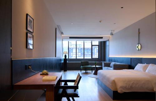 Shizhong District Hotel | 乐山L私汤江景酒店乐山大佛店leshan