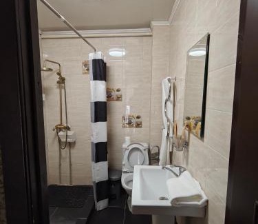 Sverdlov District Bed & Breakfast | 光哥民宿