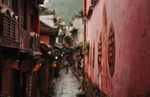 Fenghuang Apartment | 凤凰古城宝庆民宿