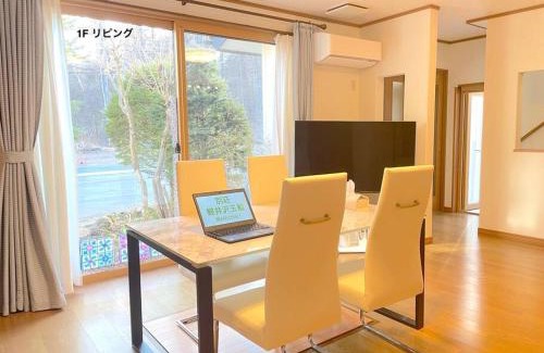 Tsumagoi House | 北軽井沢おもちゃ王国車5分 1棟貸切 107平米3LDK 雨もbbq可能 小学生3名まで無料 アメニティ完備