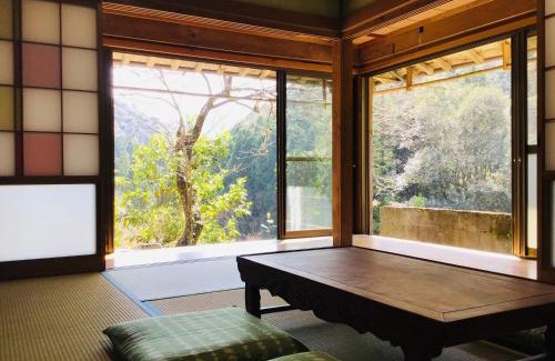 Hata-gun Apartment | 古民家宿 寝つきいいキツネ