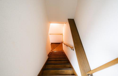 Taisho-ku Apartment | 大正駅徒歩1分! 便利で静かな2LDK一軒家