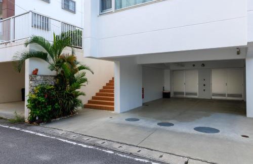 Nakadomari House | 恩納村 5部屋 4シャワー 3トイレ 和室 BBQ 居酒屋 コンビニ近く Nakadomari Hills