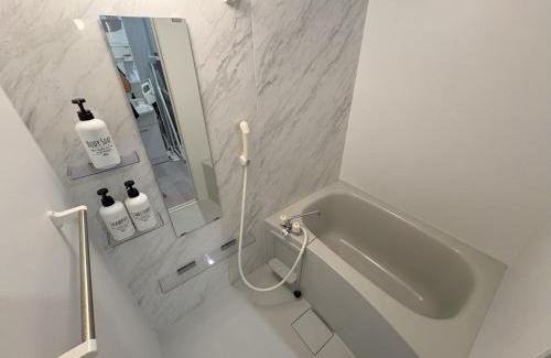 Kin Apartment | 新築!オーシャンフロント! ビーチ0分! 万座毛15分, JUNGLIA 40分, SOU Resort YAKA