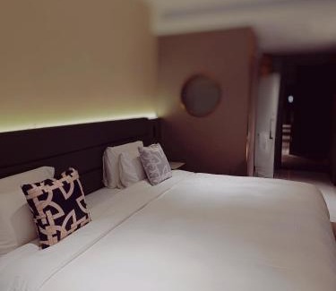 Luohu Hotel | 朗丽兹酒店深圳罗湖口岸店