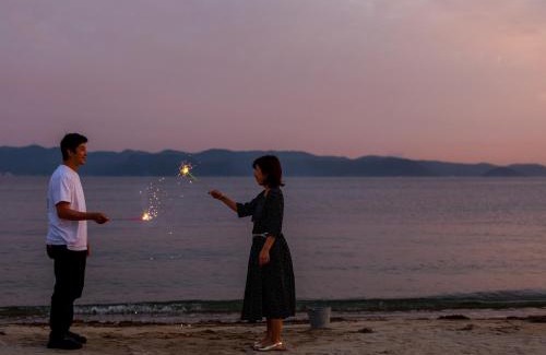 Tsumuura Hotel | 直島町ふるさと海の家 つつじ荘 -SeaSide Park Stay Tsutsujiso-