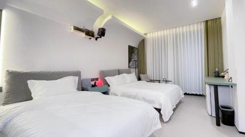 Jinghong Hotel | 西双版纳回见江景酒店