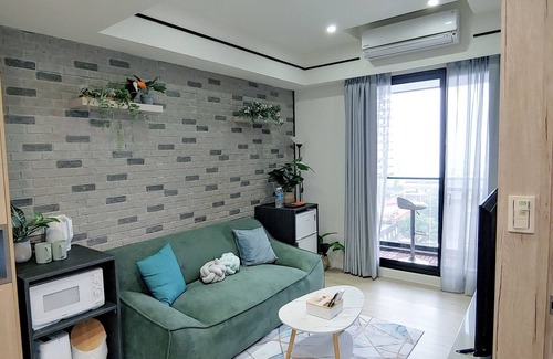 Toucheng Apartment | 走路3分鐘到海邊玩沙踏浪、海天一色大坑腳踏車步道、觀賞龜山島日出，或者享受著眺望蘭陽平原的悠閒，待在宜蘭吧! 躺著看山看海。