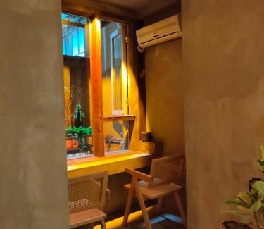 Jeifangbei Central Business District Apartment | 路下 无见天日的房子