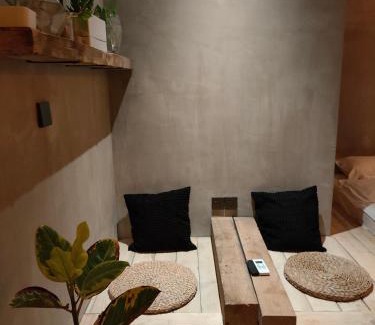 Jeifangbei Central Business District Apartment | 路下 无见天日的房子