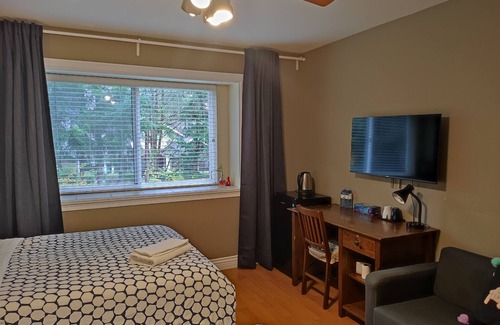 Burnaby Villa | 近邻商业中心Metropolice,安静内街,中央空调,2张双人床。