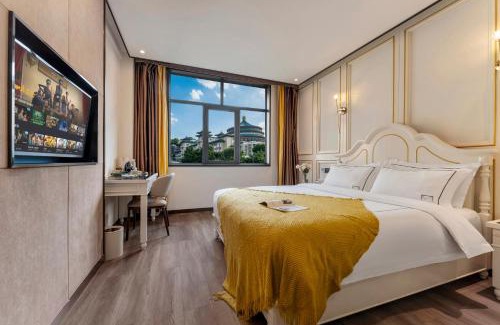 Yuzhong Hotel | 重庆陌隅酒店 - 人民大礼堂地铁站店