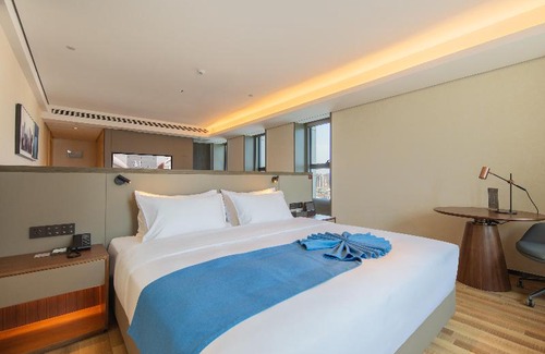 West Coast Hotel | 青岛西海岸城市阳台Madison酒店