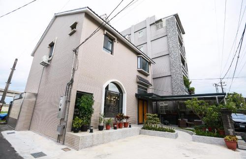 Zhongli District House | 青逸居 桃園中壢民宿 親子包棟 Qing Yi Ju