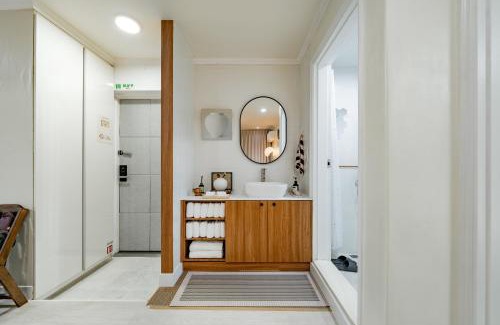 Yeoksam Apartment | 신규오픈,서울 강남 Seoul Kangnam,2룸,2화장실,전객실에어컨설치,무료주차,럭셔리풀옵션,강남테헤란로,코엑스,강남성형외과,대치동학원가,강남세브란스,서울삼성병원,비즈니스