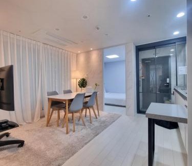 Dunchon-dong Apartment | 정스테이 서울 잠실 롯데월드 kspodome 아산병원 길동 코엑스 성수명동강남동대문