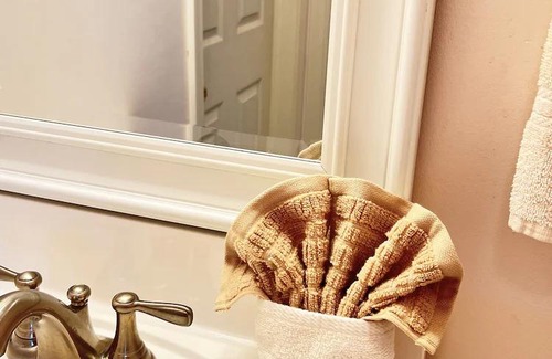 Washington House | 0.5House Completely private SUITE with full kitchen & Fast Wi-Fi super location!