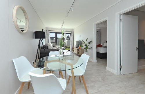 Milnerton Apartment | 002 Burmesiter on Park- 2 minute walk from the beach