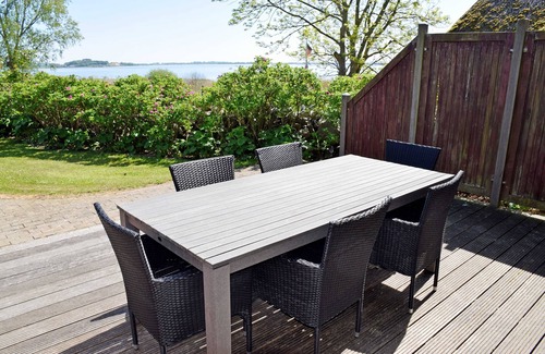 Alt Reddevitz Apartment | 01 Holiday apartment with lake view - Holiday apartments on the Reddevitzer Hövt