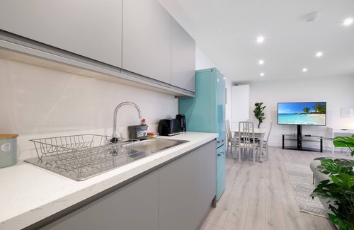 Yiewsley Apartment | 01 - Luxury 2 Bed Apt. Free Parking, West Drayton