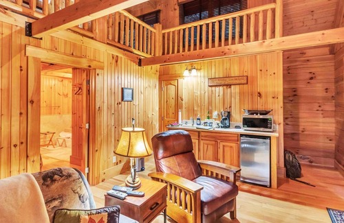 Upper Tract Apartment | 01) The Potomac Suite