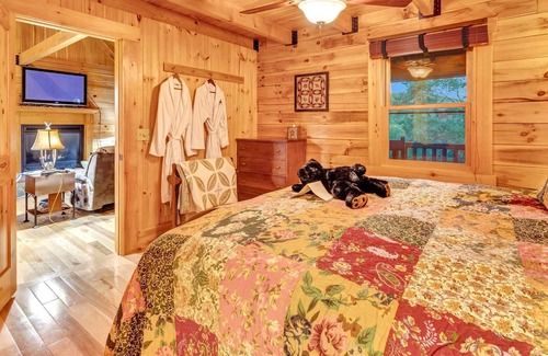 Upper Tract Apartment | 01) The Potomac Suite