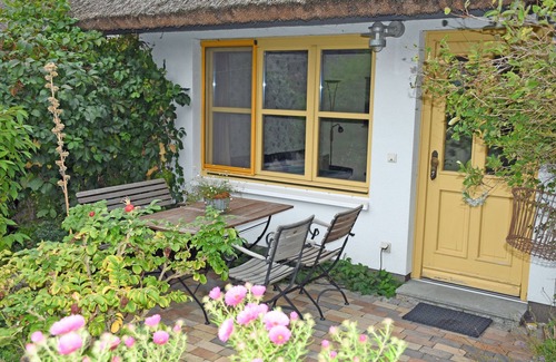 Lancken-Granitz Apartment | 02 Holiday apartment with garden terrace - Holiday apartments in the fishing village and under the