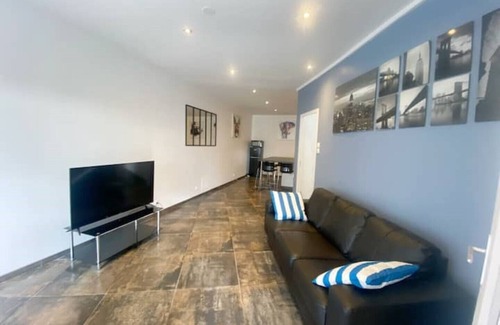 Cret de Roc Apartment | 021 CHIC & COSY GRAND APPART 84m2 HYPERCENTRE WIFI SMART TV NETFLIX