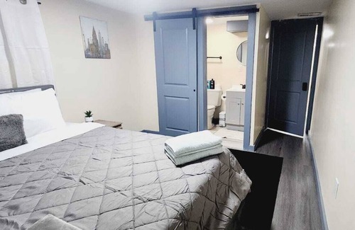 Primos Secane House | #05 Basement Room + Private Bathroom in Angora