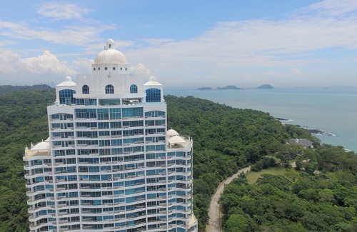 Playa Bonita Village Apartment | 06E Floor to Ceiling Oceanview Resort Panama
