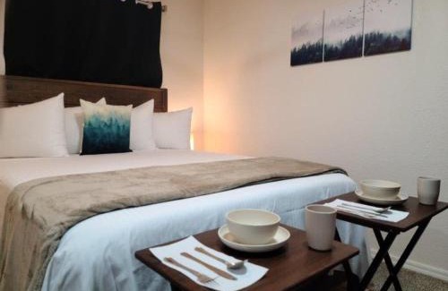 Valle House | 070B Grand Canyon Suite with Kitchenette near South Rim Sleeps 4