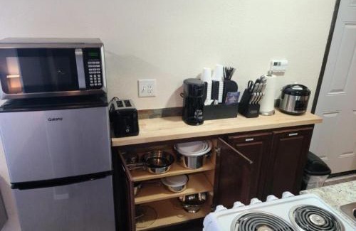 Valle House | 070B Grand Canyon Suite with Kitchenette near South Rim Sleeps 4