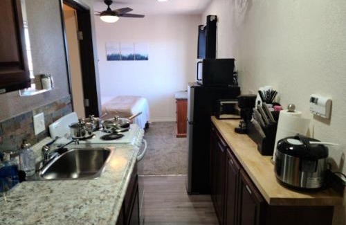 Valle House | 070B Grand Canyon Suite with Kitchenette near South Rim Sleeps 4