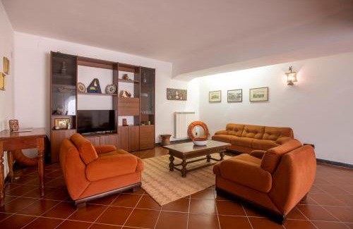 Moneglia Apartment | 079D - La Villa storica Il Vigneto 45A, 7 minuti dal mare - Parcheggio privato GRATIS