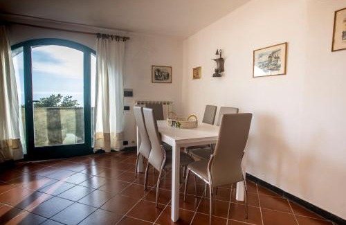 Moneglia Apartment | 079D - La Villa storica Il Vigneto 45A, 7 minuti dal mare - Parcheggio privato GRATIS